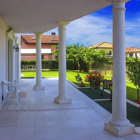 Daniela Bed & Breakfast 3*