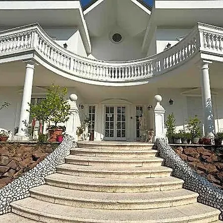 Daniela Hotel